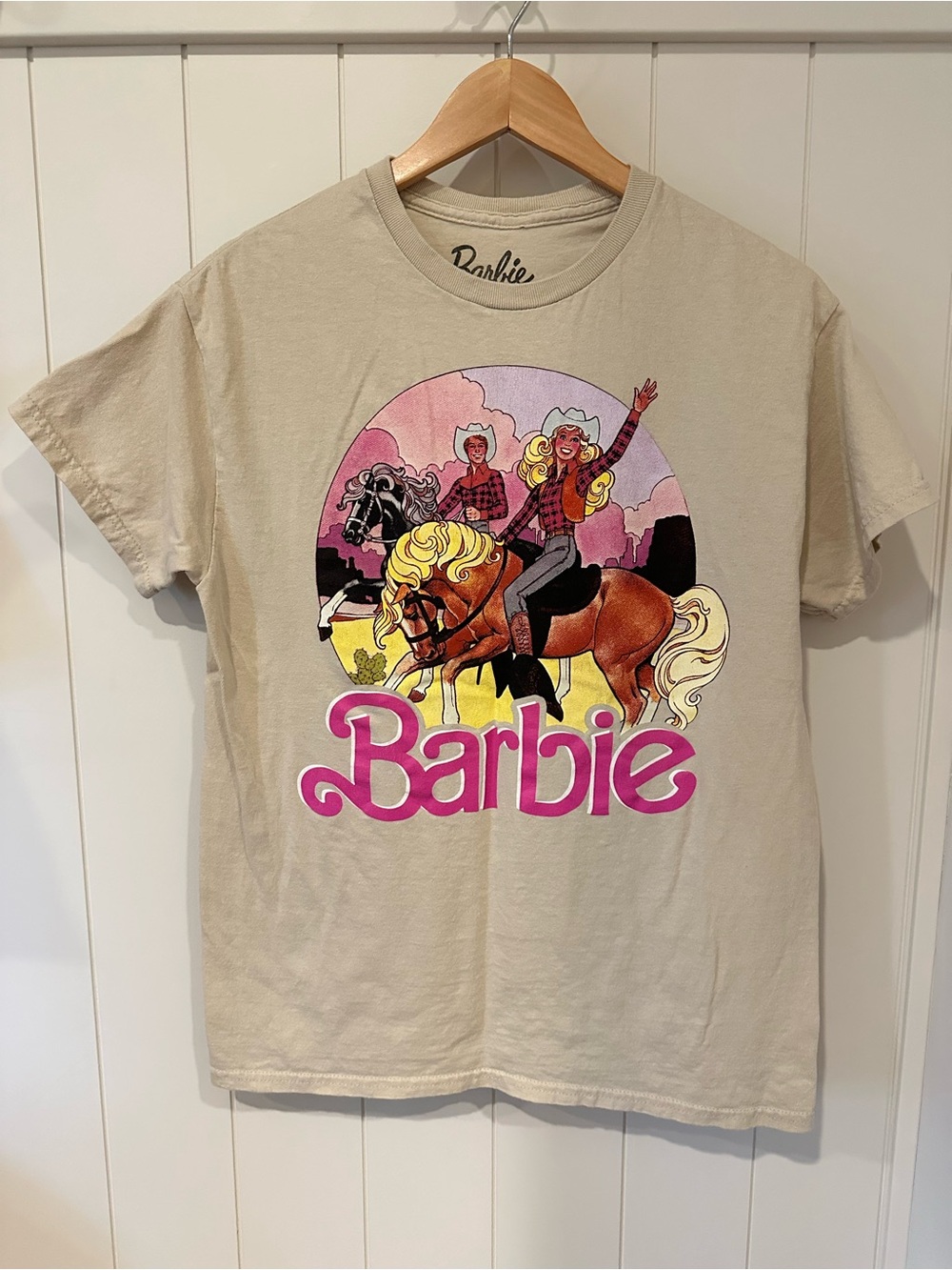 Barbie Western Cowgirl Graphic Tee Women’s Medium Beige Short Sleeve Horse Print